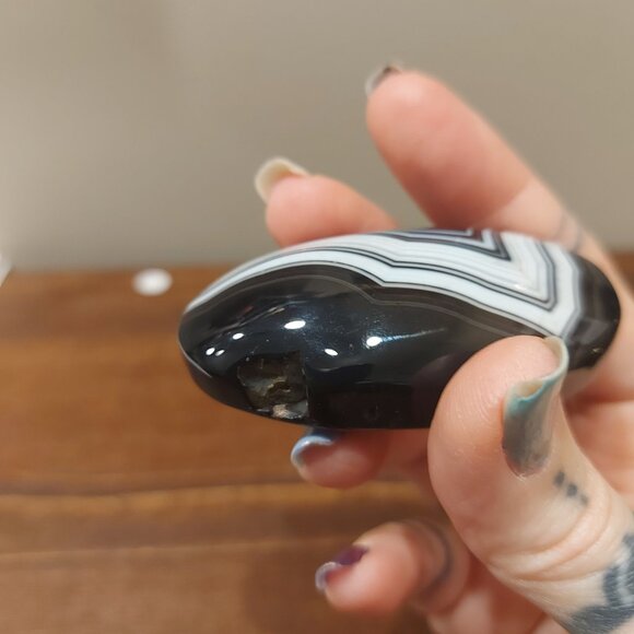 🔥 Sale 🔥 Black Onyx Palm Stone - Chipped - Picture 5 of 7